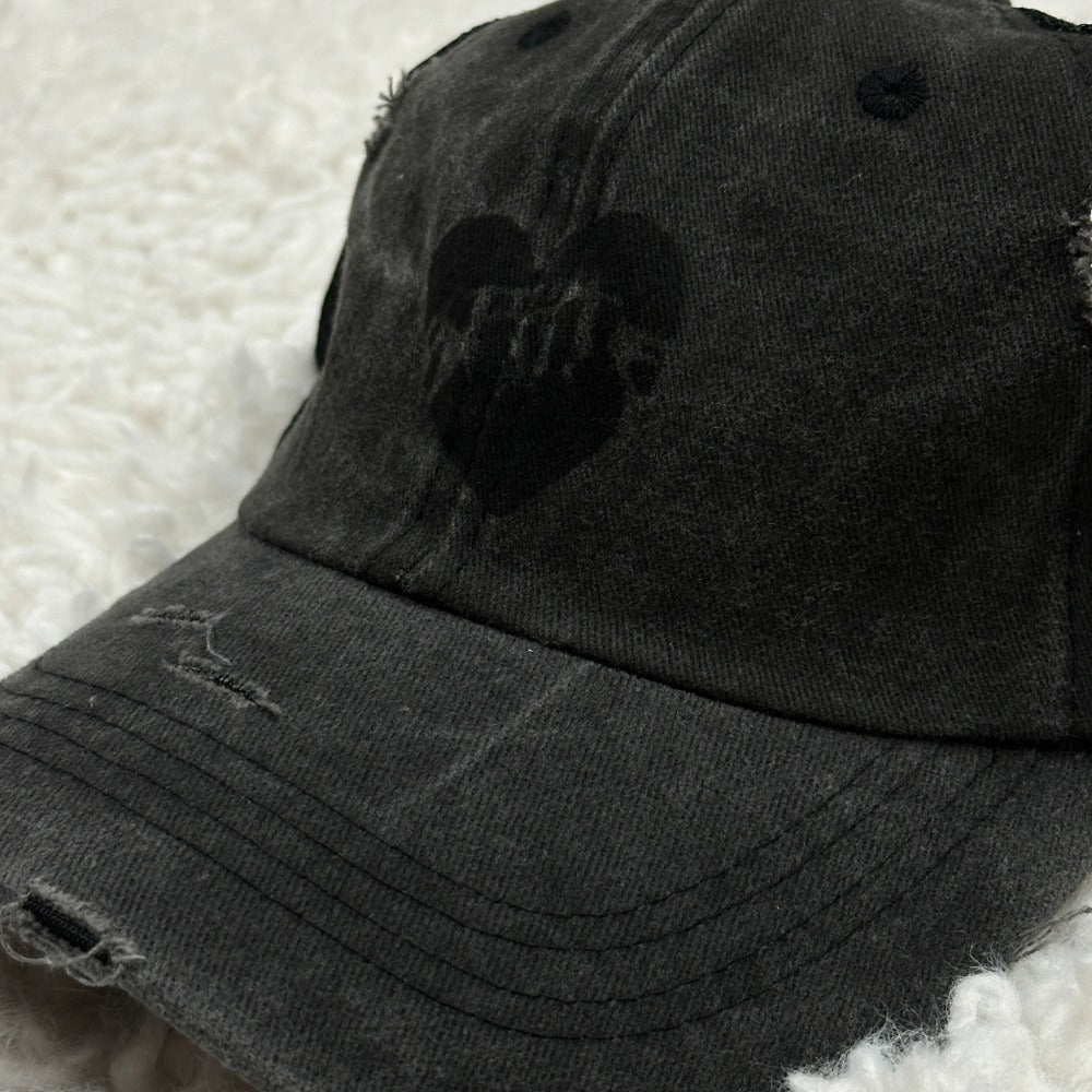 BLACK HEART CAP