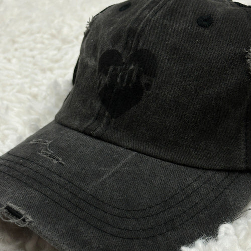 BLACK HEART CAP